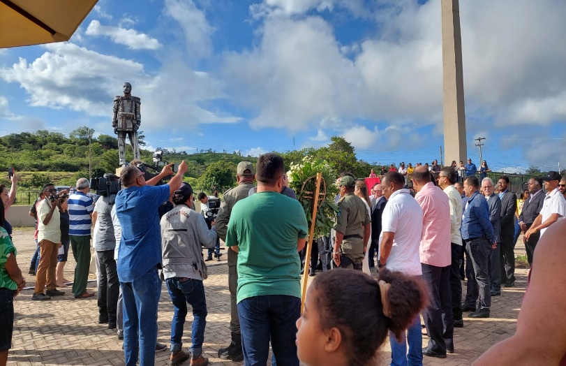 Ação cívica junto a monumento histórico de Oeiras